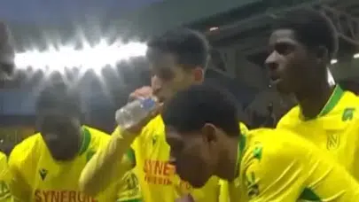 Ligue 1’de İftar Anı! Kaleciden Maçı Durduran Hamle