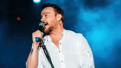 Sinan Akçıl’ın Ailesi İlk Kez Bu Kadar Net: Annesi, Babası ve Kökeni Dikkat Çekiyor