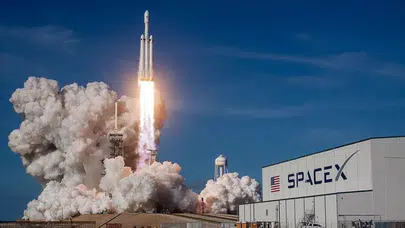 Mars yerine Ay görevi… Elon Musk, SpaceX’in önceliğini değiştirdi!