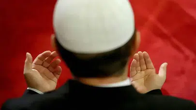 Zühr-i Ahir namazı Cuma namazına dahil mi, öğle namazı yerine geçer mi, kaç rekattır?