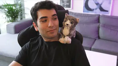 Enes Batur ve Turgut Ekim İddiası Sosyal Medyada Gündem Oldu