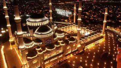 Kadir Gecesi 2026 Hangi Gün? Diyanet Takvimine Göre Tarihi, Önemi ve İbadetleri nedir?