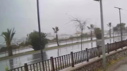 Direksiyon hakimiyeti gitti, araba uçuşa geçti... Antalya’daki feci kaza kamerada!