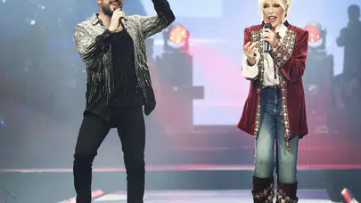 Ajda Pekkan, Tarkan’ın sahnesine çıktı: Geceye damga vuran an