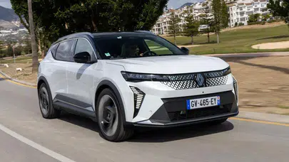 Kağıt üstü değil gerçek yol! 500 km barajını geçen elektrikliler açıklandı, zirvede sürpriz yok