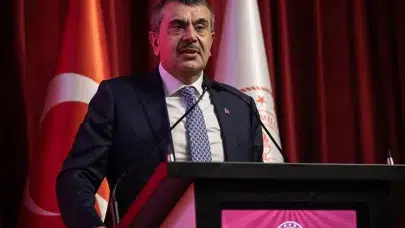 Ramazan etkinliklerine laiklik bildirisi siyaseti karıştırdı