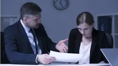 İş yerinde mobbing artıyor! Zorbalığa uğrayan çalışan ne yapmalı