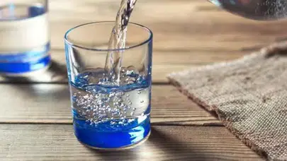 Ezan okunurken su içilir mi, Ramazan’da ezan okunurken su içmek orucu bozar mı, sahurda ezan bitene kadar su içilir mi?