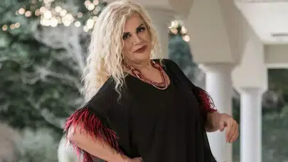 Yıllara meydan okuyan güzellik! 62 yaşındaki Çiğdem Tunç sosyal medyayı salladı