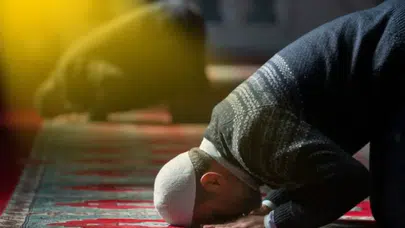 Namaz Borcu Olanlar Dikkat! Kaza Namazı Detayları Öne Çıktı