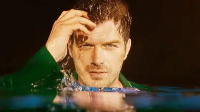 5 yıla kadar hapsi istenen Tatlıtuğ, hayranı hakimle fotoğraf çektirdi!