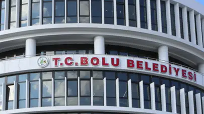 Bolu’da Sabah Saatlerinde Düğmeye Basıldı: Belediye Yönetimine Operasyon