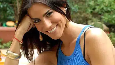 Eski yıldız Zeynep Tokuş’tan sıra dışı yoga... Sopasıyla denge ve esneklik gösterisi!