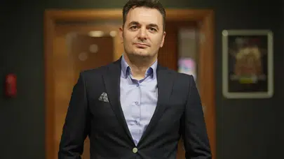 Tamer Oskay kimdir, nereli, kaç yaşında? Ekol TV genel yayın yönetmeni olan Tamer Oskay’ın hayatı ve kariyeri