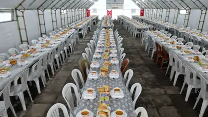 İzmir’de iftar çadırları nerede kurulacak? Karşıyaka, Buca, Bornova ve diğer ilçelerde ücretsiz iftar noktaları nerede?