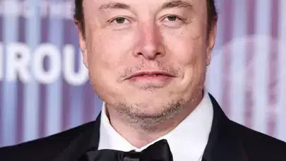 Uzayda Yeni Hedef! Elon Musk Ay’da Şehir Kuracak Planını Açıkladı