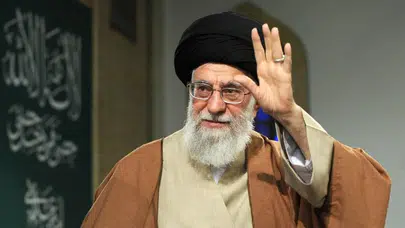 İran’da tüm kararların merkezindeki isim: Ayetullah Ali Hamaney