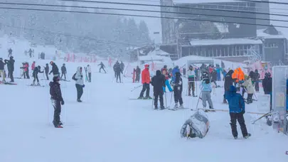 Uludağ beyaza büründü: Görüş mesafesi 50 metreye düştü