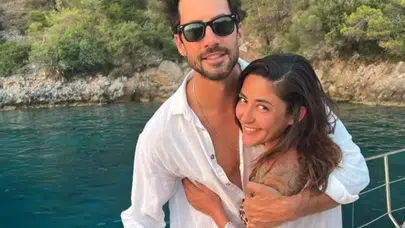 Melek Mosso Eşinden boşandı mı, kiminle evlendi, Türk mü? Ünlü Şarkıcının Hayatı ve Kökeni