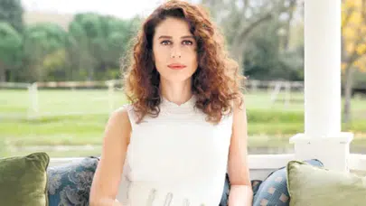 Ebru Özkan hayatı, evli mi, kaç çocuğu var babası kim, Arif Erkin Güzelbeyoğlu’nun kızı mı, eşi kim?