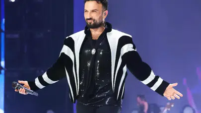 Megastar Tarkan’dan duygulandıran sözler... Orhan Gencebay konserin yıldızı oldu!