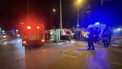 Mersin’de Sireni susturan çarpışma! Can kurtaran araç felaketin ortasında kaldı