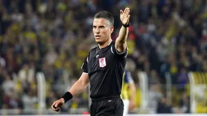 Süper Lig gecesinde Sarper Barış Saka VAR odasında