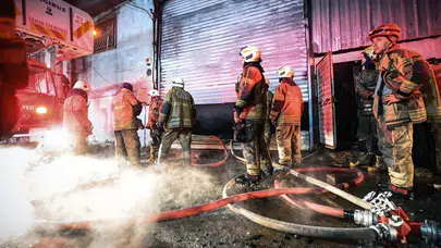 Buca’da korkunç yangın! Mobilya atölyesi alevlere teslim oldu