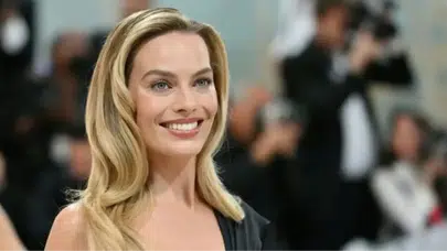 Margot Robbie kırmızı halıda parladı, detay Türkiye’den çıktı!