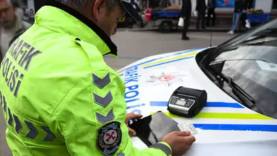 Sahte Mühürlü Plakaya Şok Yaptırım! Araç Bağlanacak, Ehliyet Gidiyor