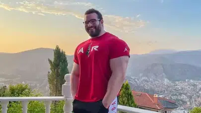 Tuna Tavus sosyal medyada gündem: Mesaj krizi büyüyor