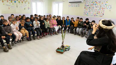 'Masal yolcuları' 5 bin öğrencinin hayal dünyasına misafir olacak!