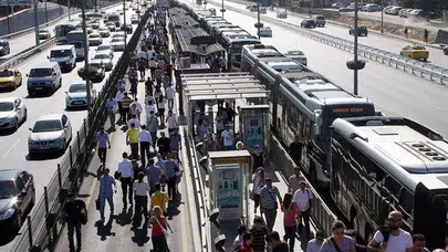 İstanbul’da metrobüs 2026’da da 7/24 hizmet veriyor