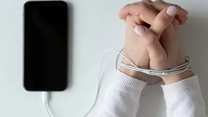 Şarj Azaldığında Panikliyorsanız Dikkat: Nomofobi Gençlerde Artıyor!