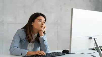 İşi Sevmemek Ruh Sağlığını Nasıl Etkiler? Stres Neden Artar, Uyku Sorunları Neden Başlar, Enerji Düşüklüğü Nasıl Önlenir?