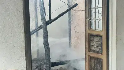 Hatay’da korkutan yangın! 2 katlı ev küle döndü