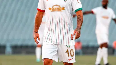 Amedspor–Adana Demirspor maçındaki durum nedir? Çekdar Orhan futboldan ihraç mı edilecek, ne ceza verildi?