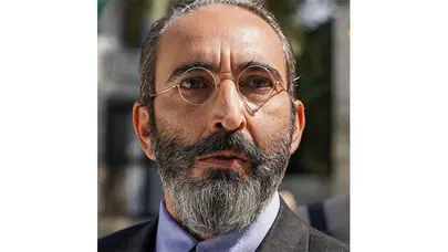 Tiyatrodan Müziğe Uzanan Bir Kariyer: Nuri Fırat Tanıştır!