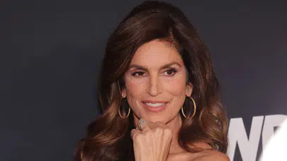 Cindy Crawford 60 Yaşında Büyülüyor, Gençliğinin Sırları Açıklandı
