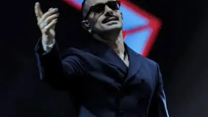 Gökhan Türkmen’in yeni şarkısı Ezberime canlı performansla tanıtıldı