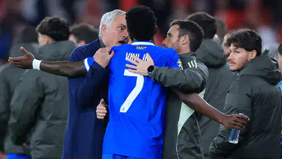 Vinicius Jr sahayı neden terk etti, Benfica maçında ırkçılığa mı uğradı? Real Madrid karşılaşması neden durdu?