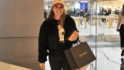 Şarkıcı Bengü AVM'de hayranlarını geri çevirmedi