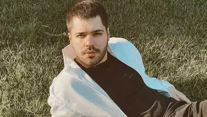 Emircan İğrek’in Beyaz Skandalım Şarkısının Hikayesi ve Anlam