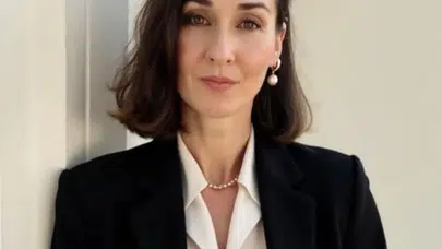 Doktorlar Başka Hayatta Gülten kim, Özge ONeill Sarımola kaç yaşında, nereli, kariyeri