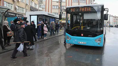 Sivaslı Mehmet Amca  2025 Yılında Halk Otobüsüne 3 Bin 365 Kez Binerek Rekor Kırdı