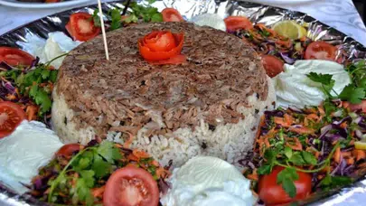 Levanten mutfağının simge yemeği Maklube sofralarda ters çevrilerek servis ediliyor