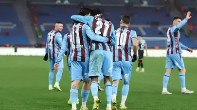 İlk Yarı Sessizlik, İkinci Yarı Fırtına! Trabzonspor Sahne Aldı
