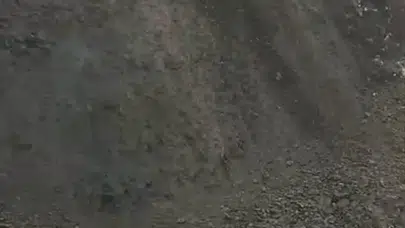 Batman’da Heyelan: Yağmur ve kar, minibüsü mahsur bıraktı!