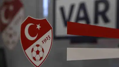 Fenerbahçe Gençlerbirliği maçının VAR hakemi kim oldu? Tartışmalı pozisyonlara Riva'dan müdahele