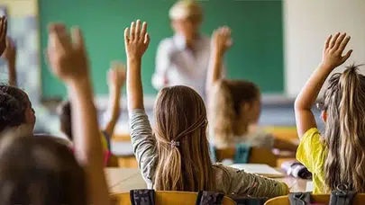 6 Şubat Cuma Antalya’da Okullar Tatil mi, okul var mı yok mu, Valilikten Açıklama Var mı?